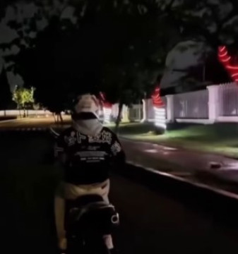 Potongan video banyak orang mesum di Stadion Pakansari. (Instagram)